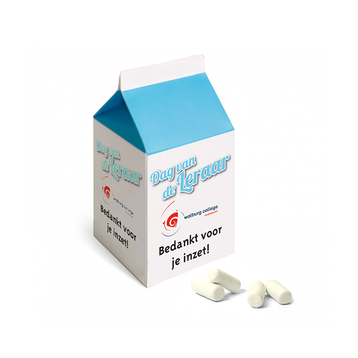 Melkpak met schoolkrijtjes
