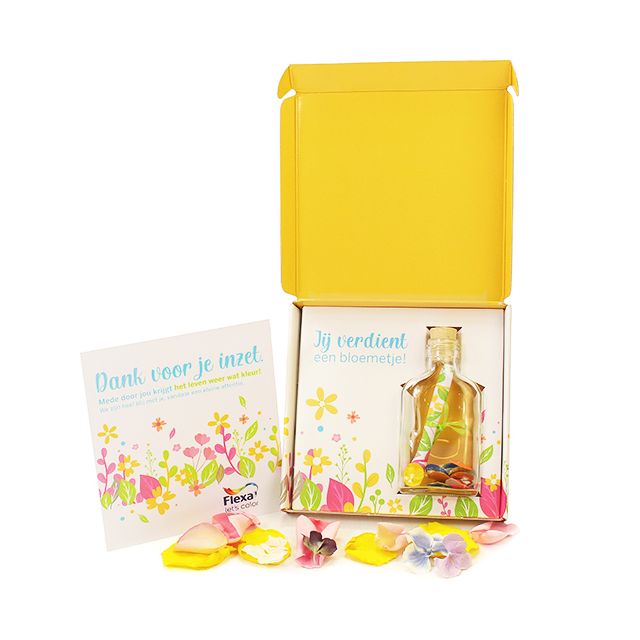 Bloemengroet met flessenpost in verzenddoosje