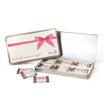 Chocoladereepjes in een persoonlijk blik