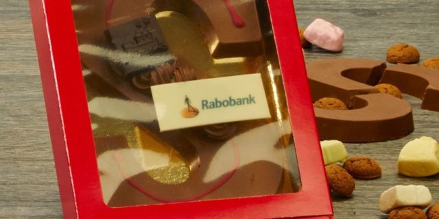 Chocoladeletters voor het Rabobank personeel