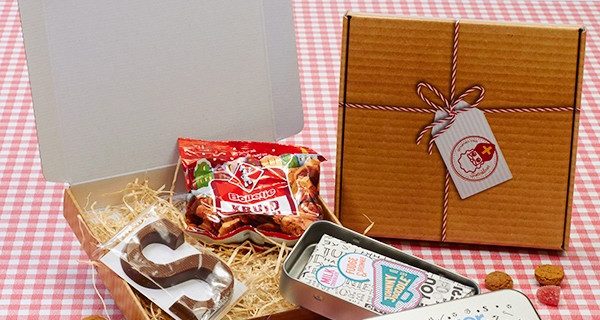 Cadeautje met de post voor Hager