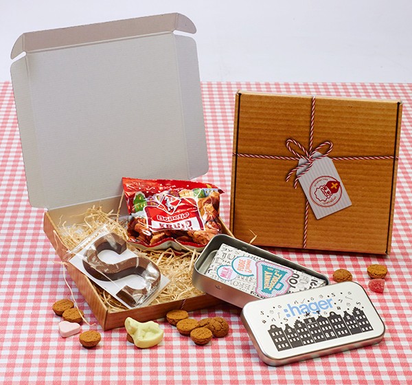 Cadeautje met de post voor Hager