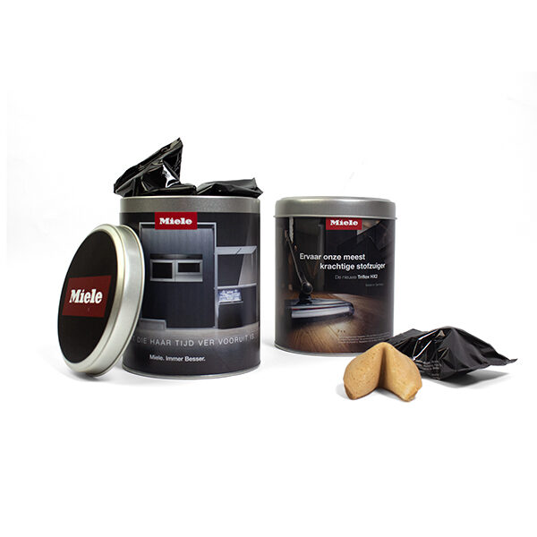 Promotionele blikken ter ondersteuning Miele's product lancering